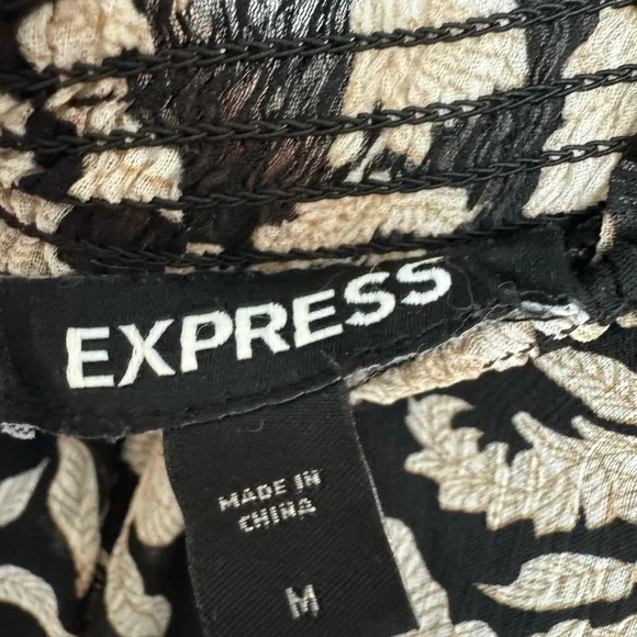 Floral Ruffle Sleeve Dress - Picture 3 of 6